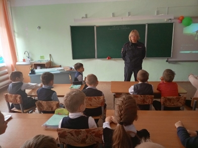 Встреча с инспектором по профилактике и пропаганде безопасности дорожного движения.
